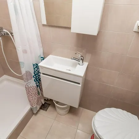 Awesome In Rab With Wifi Апартаменты *