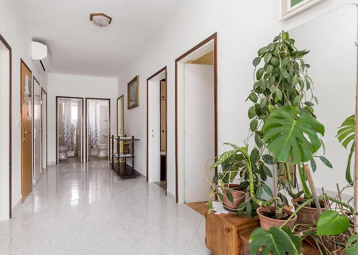 Awesome In Rab With Wifi דירה *