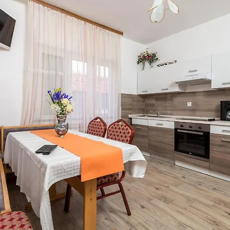 Appartamento Front In Rab With Wifi *