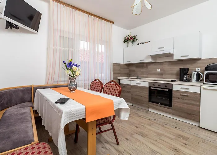 Lägenhet Awesome In Rab With Wifi *